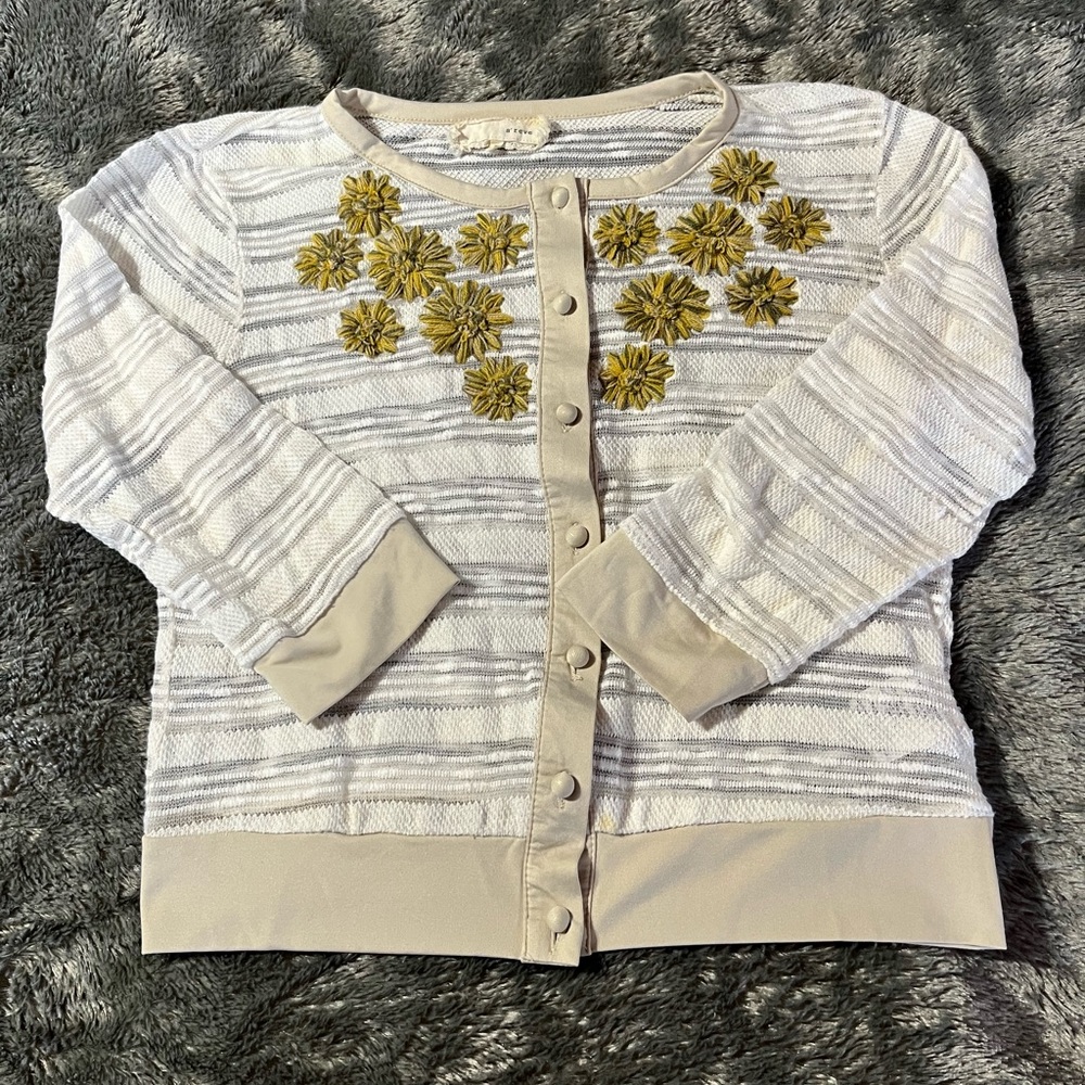 Embroidered 3/4 length sleeve lightweight sweater.